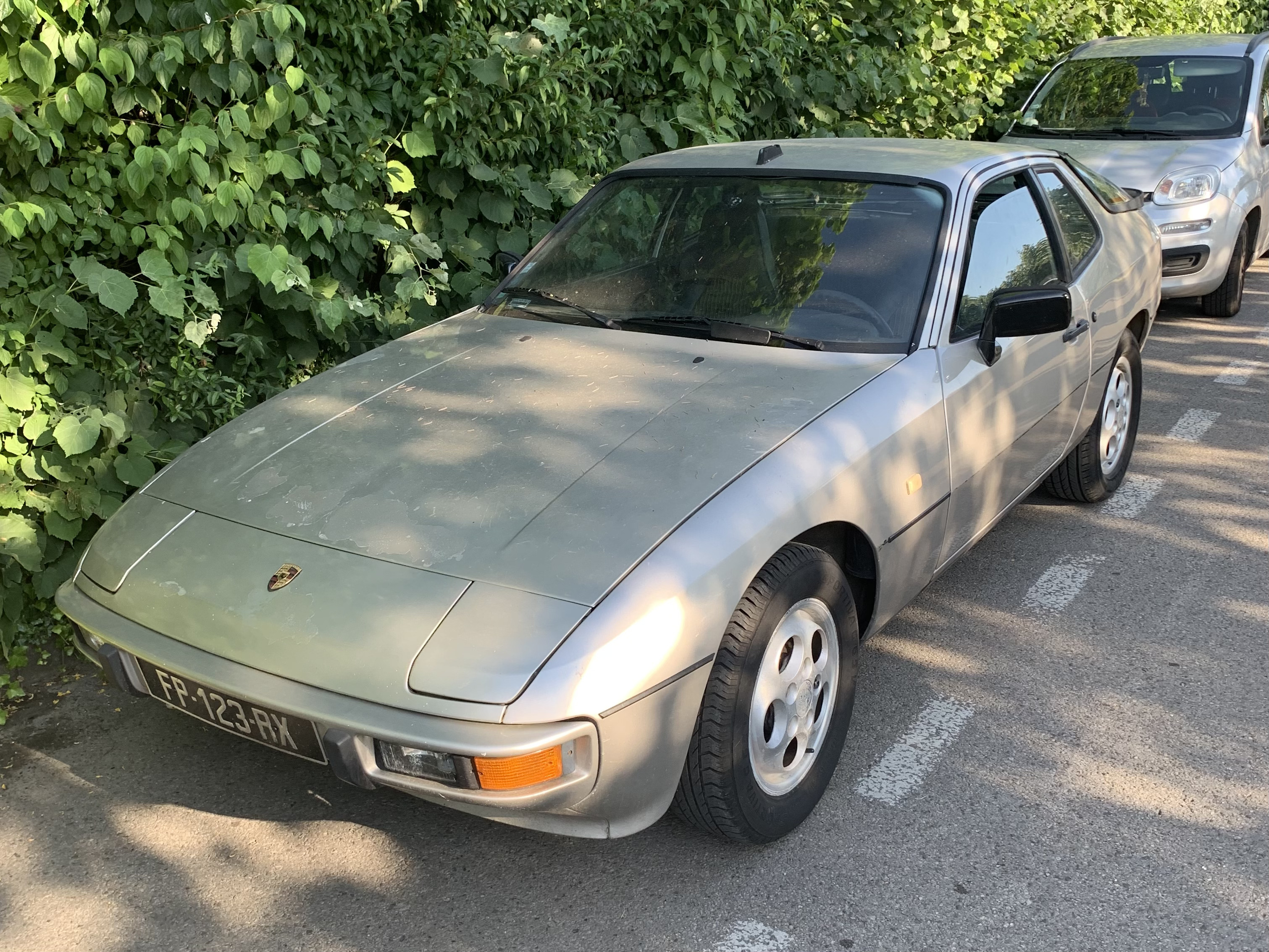Founder's personal Porsche 924S, first front-engined Porsche at Paddock Service